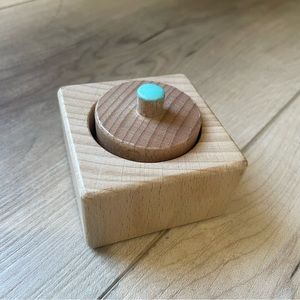 Lovevery Thinker Playkit 11-12 Mth Wooden Pincer Puzzle Montessori Learning toy